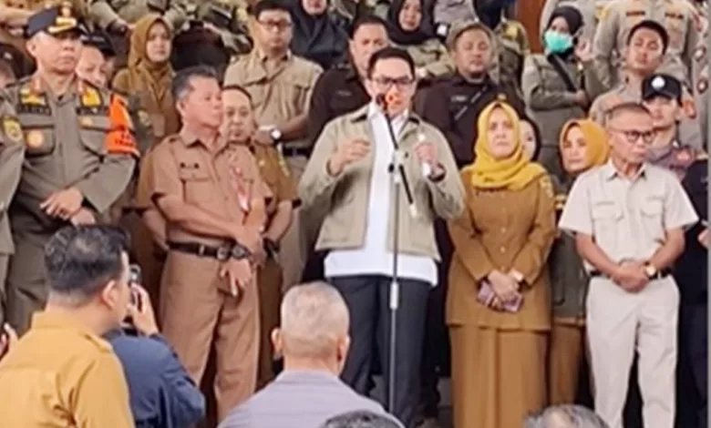 demo pedagang Pasar Pagi