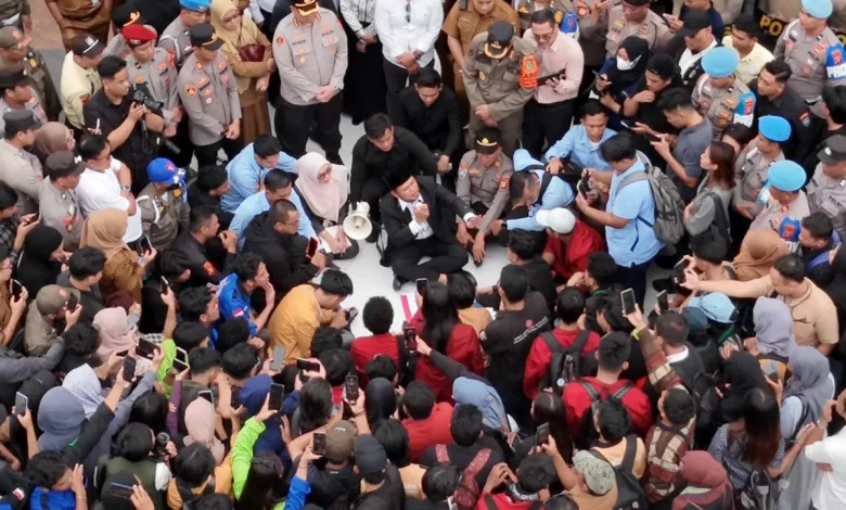 Gubernur Rudy Mas'ud